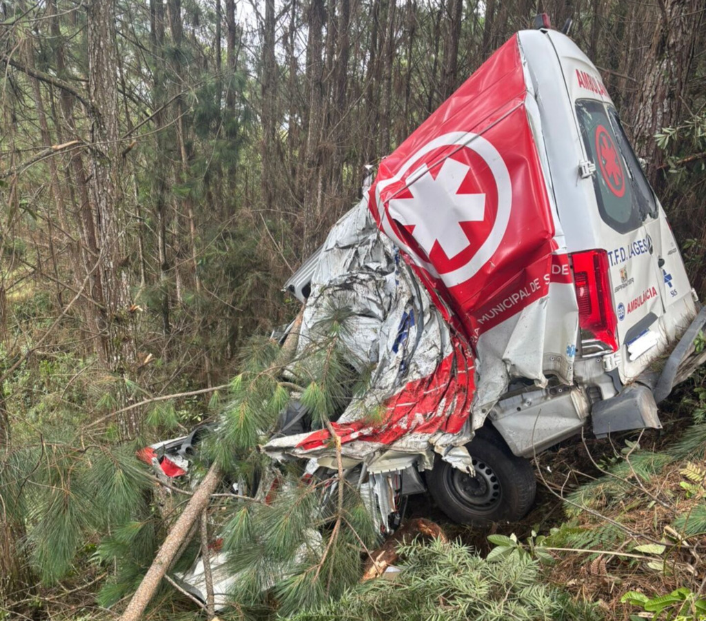 Motorista de ambulância perde a vida em acidente