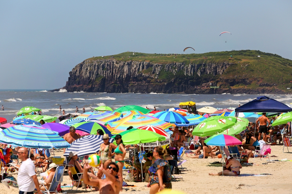 Verão começa oficialmente nesse sábado; confira como será a estação, marcada por La Niña