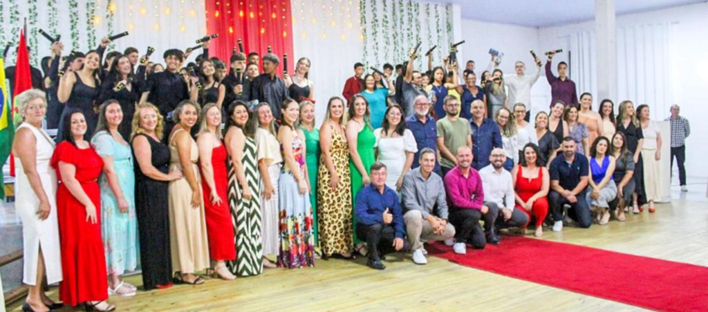 REALIZADAS A SOLENIDADES DE FORMATURA  DO PRÉ-ESCOLAR, 9º ANO E EJA NO MUNICÍPIO DE SÃO JOÃO DO SUL