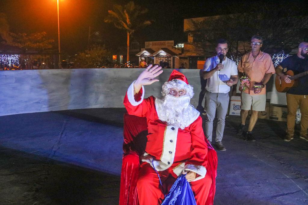 NATAL ILUMINADO DE PASSO DE TORRES ENCANTA MORADORES E VISITANTES
