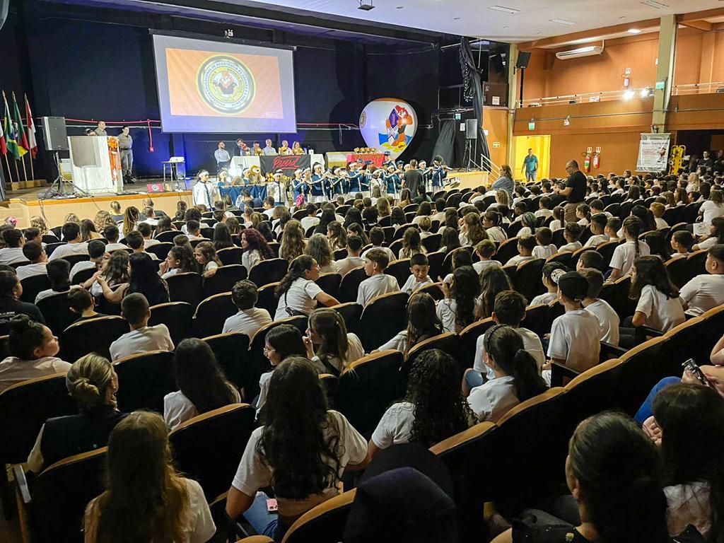 BM REALIZA FORMATURA DE 264 ALUNOS DO PROGRAMA EDUCACIONAL DE RESISTÊNCIA AS DROGAS (PROERD) EM TORRES
