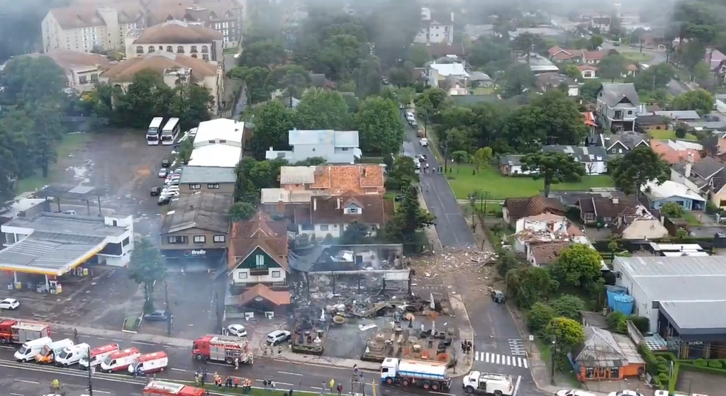 Avião cai em Gramado e governador Eduardo Leite afirma que não há sobreviventes