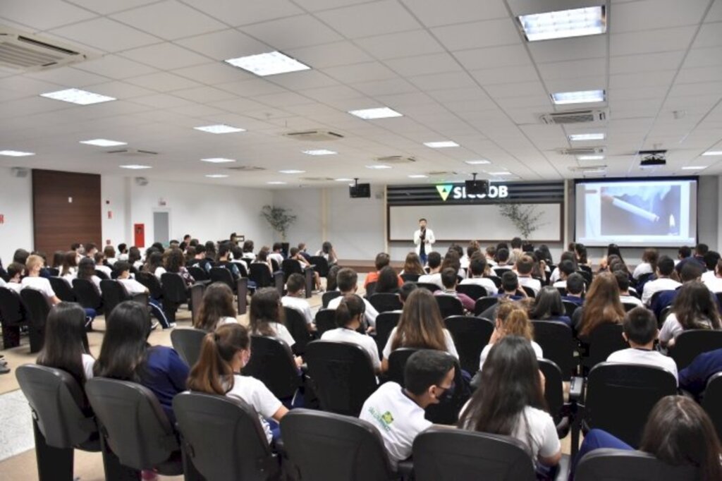 Palestra realizada em rede de ensino