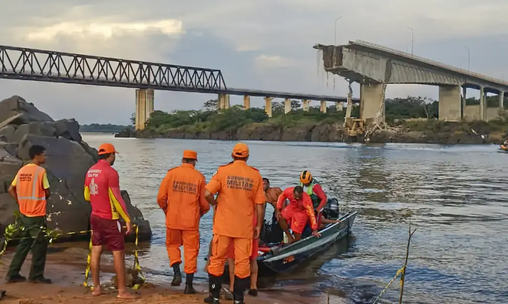 VÍDEO: ponte entre Maranhão e Tocantins cai sobre rio e deixa duas pessoas mortas; 14 estão desaparecidos