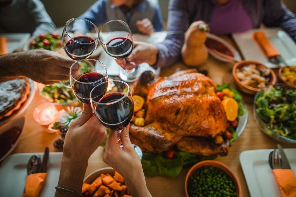 Veja que fazer para evitar refluxo após a ceia de Natal