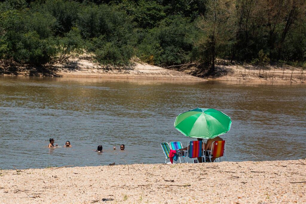 Todos os balneários da região estão aptos para banho; confira lista dos locais