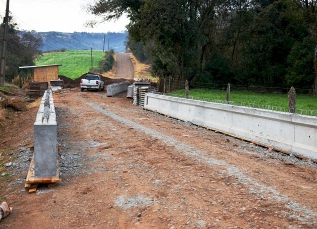 Nova ponte é construída