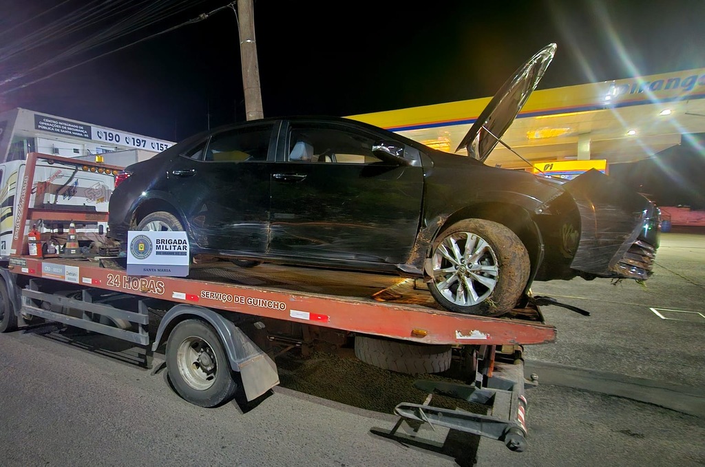 Veículo furtado é localizado abandonado após acidente em Santa Maria