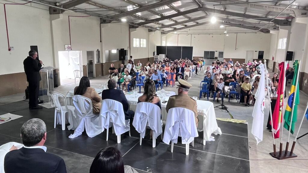 Câmara de Vereadores dá posse à prefeita