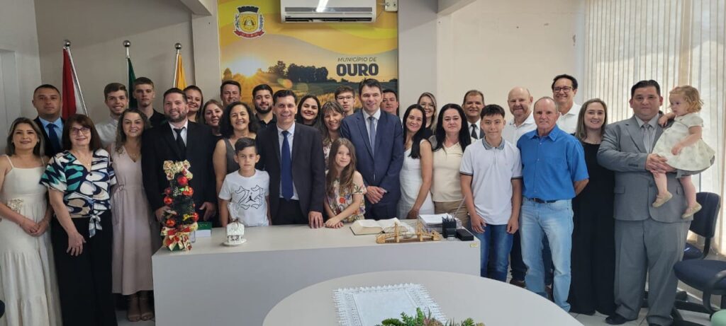 Claudir Duarte e Rene Modena tomam posse para o segundo mandato frente à Administração Municipal de Ouro