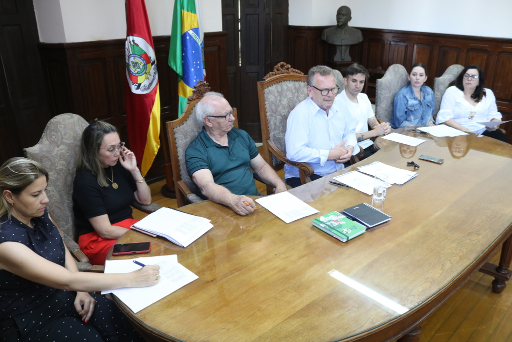 Mainardi confirma suspensão de vantagens e de cedências de funcionários