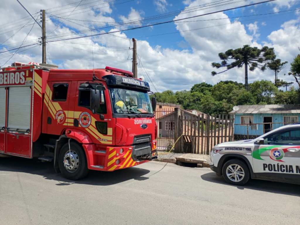 Menino de 11 anos salva família de incêndio criminoso