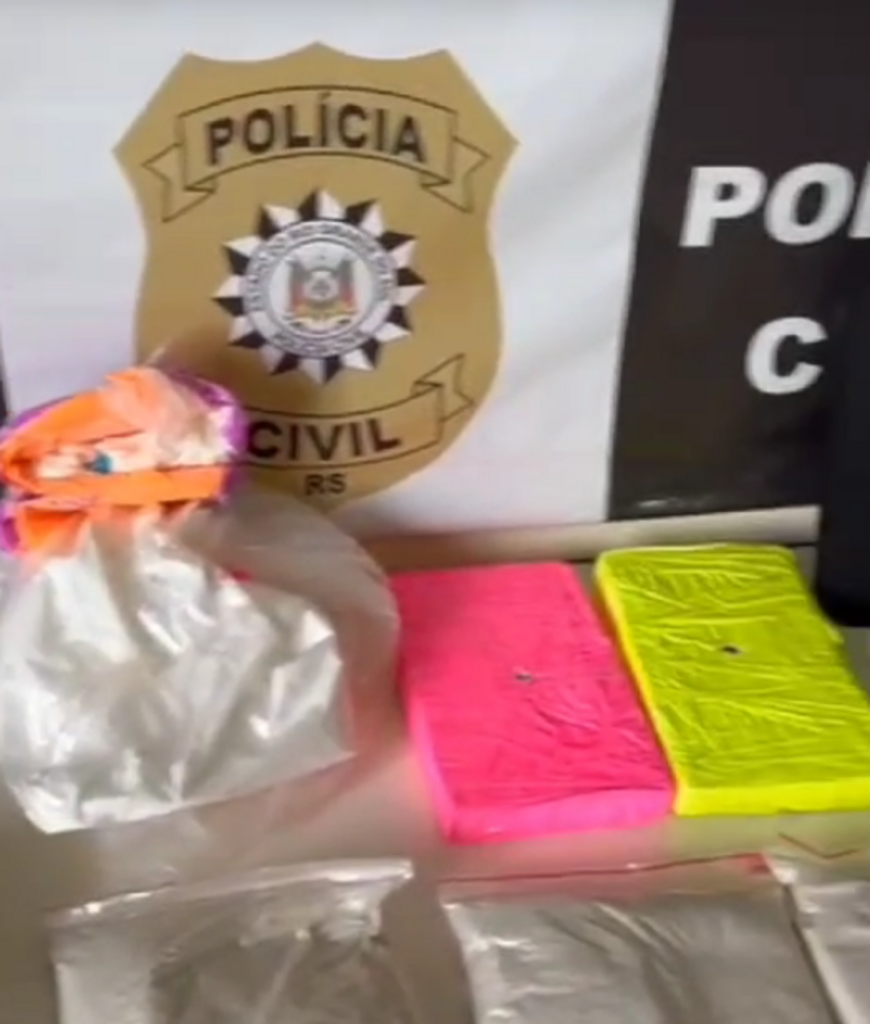 Polícia localiza tonel enterrado em matagal com drogas na região; prejuízo para o crime passa de R$ 230 mil