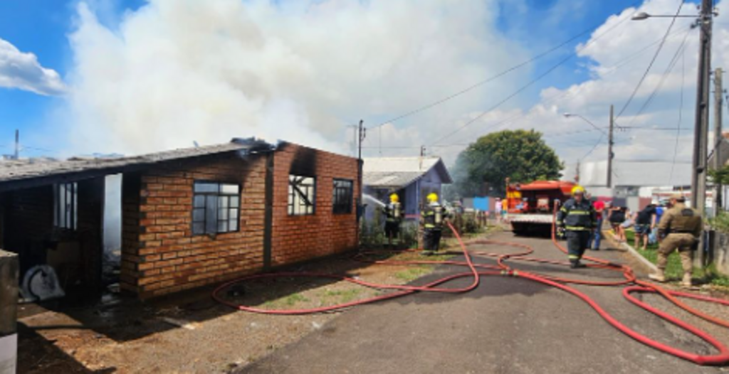 Incêndio destrói residência em Campos Novos nesta terça-feira