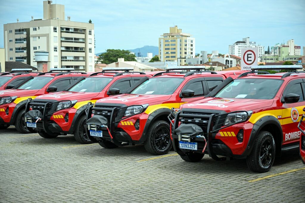 Foto: Eduardo Valente - Garopaba (SC) recebe novo veículo 4x4 para integrar o Corpo de Bombeiros