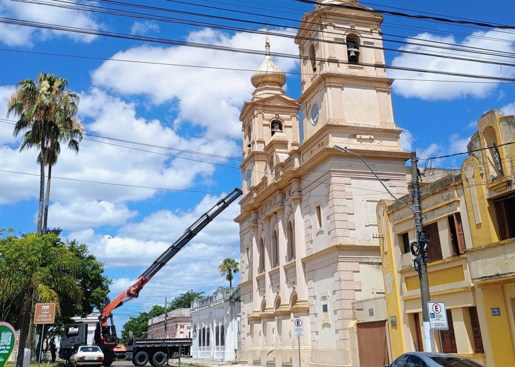 Limpeza da Catedral revela problema grave na cúpula