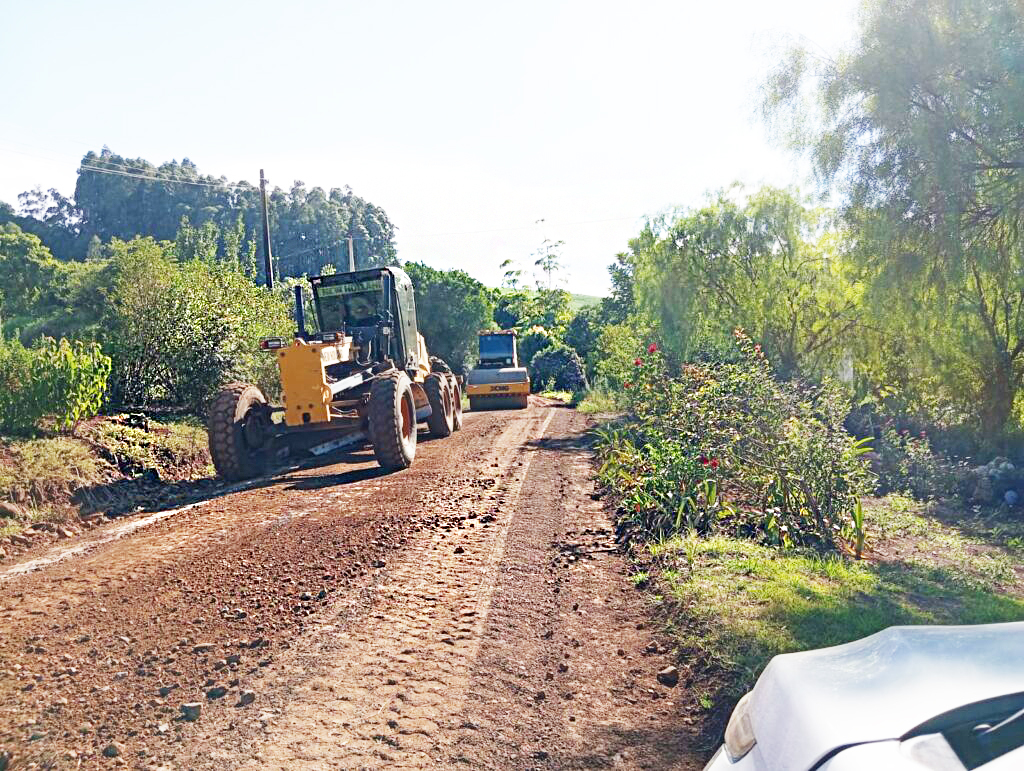 Secretaria de Transportes e Obras retoma a manutenção das estradas do interior de Ouro