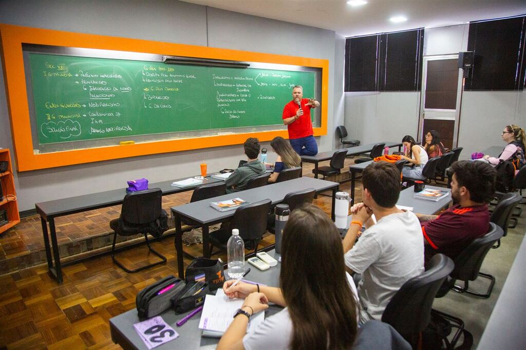 Totem Vestibulares realiza aulão gratuito nesta sexta; confira onde assistir e se preparar para o Vestibular UFSM