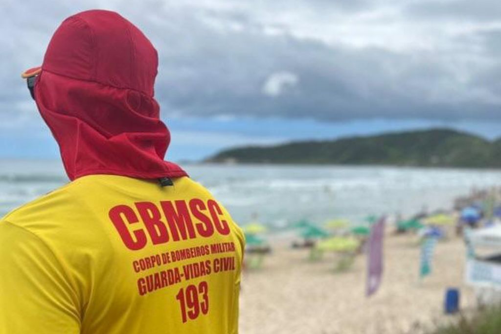  - O militar alertou também sobre a importância de precauções em áreas não vigiadas e em piscinas residenciais - Foto: divulgação/CBMSC