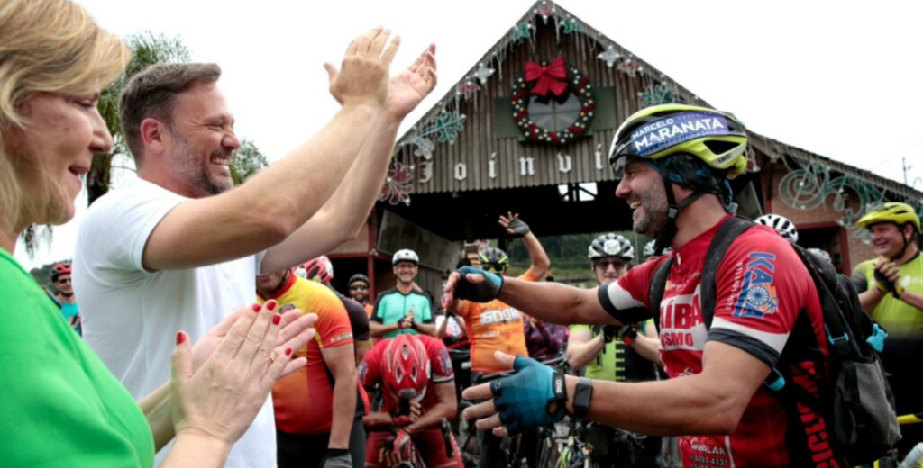 700 quilômetros de gratidão: prefeito de Guaíba conclui viagem de bicicleta para homenagear Joinville