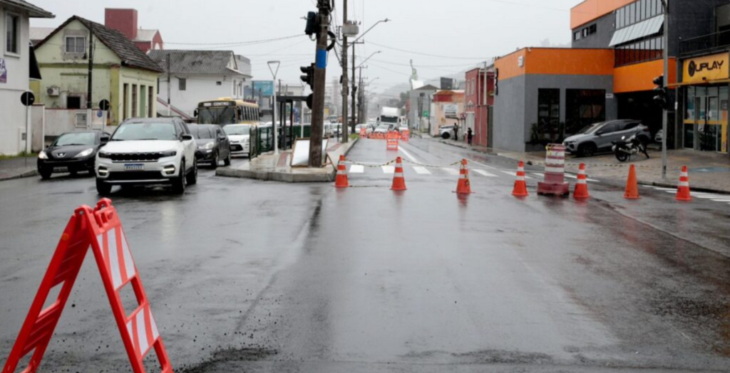 Obras na Av. Procópio Gomes alteram trânsito no Bucarein