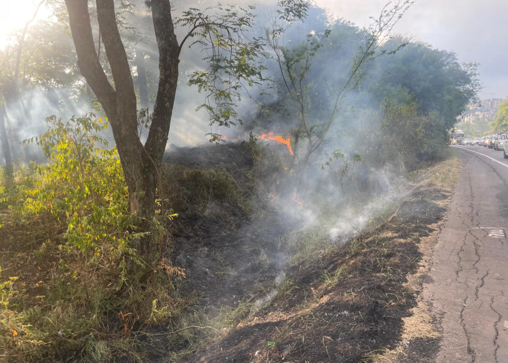 Novo foco de incêndio é registrado em trecho da Faixa Nova de Camobi