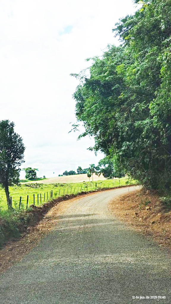 Prefeitura de Capinzal através da Secretaria de Infraestrutura realiza benfeitorias na estrada de interligação as localidades de Barro Preto e Praia Bonita