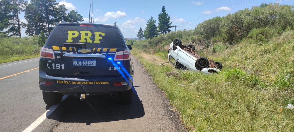 título imagem Motorista de 68 anos capota veículo na BR-287 e fica levemente ferido