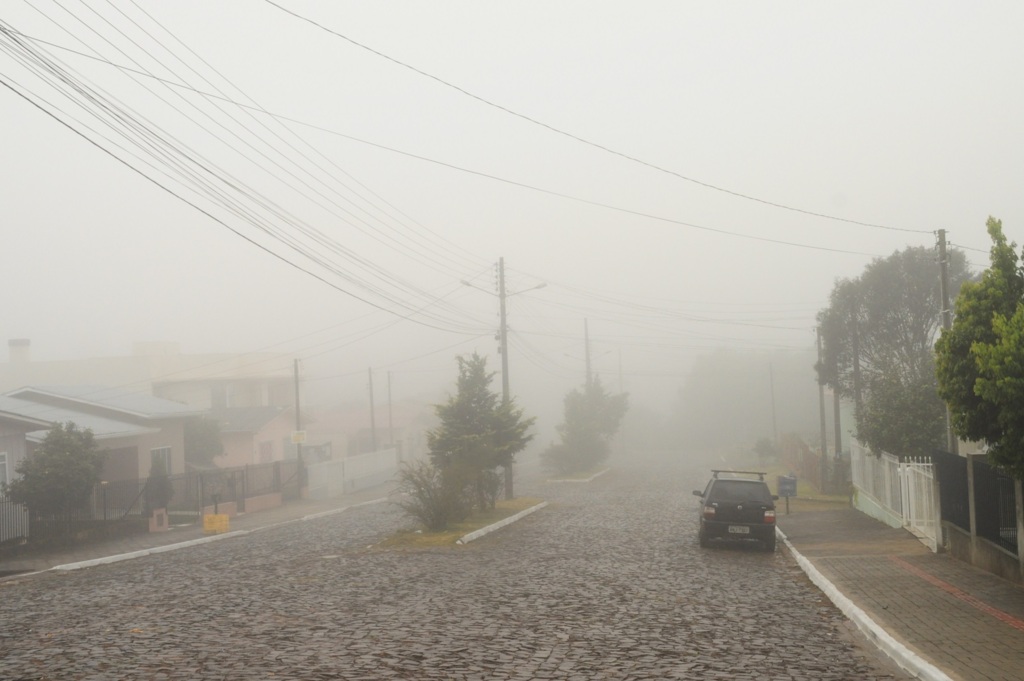 Frente fria se afasta e sol deve aparecer