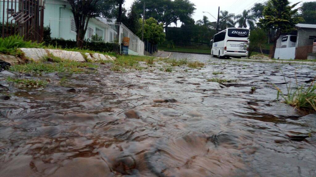 Frente fria deixa tempo instável