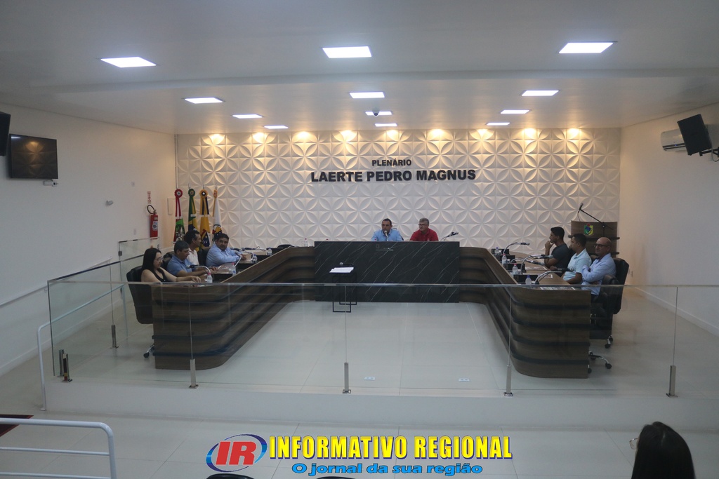 VEREADORES SUPLENTES JULIANO GADI E DOIA TOMAM POSSE NA CÂMARA MUNICIPAL DE SÃO JOÃO DO SUL