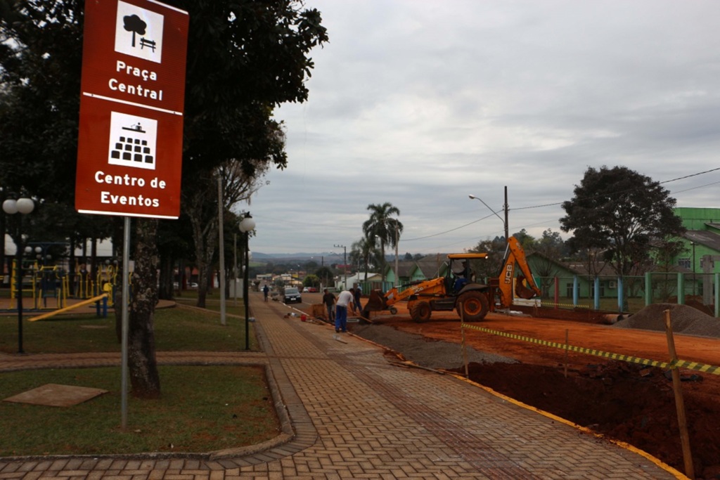 Retomadas obras do calçadão em São Domingos