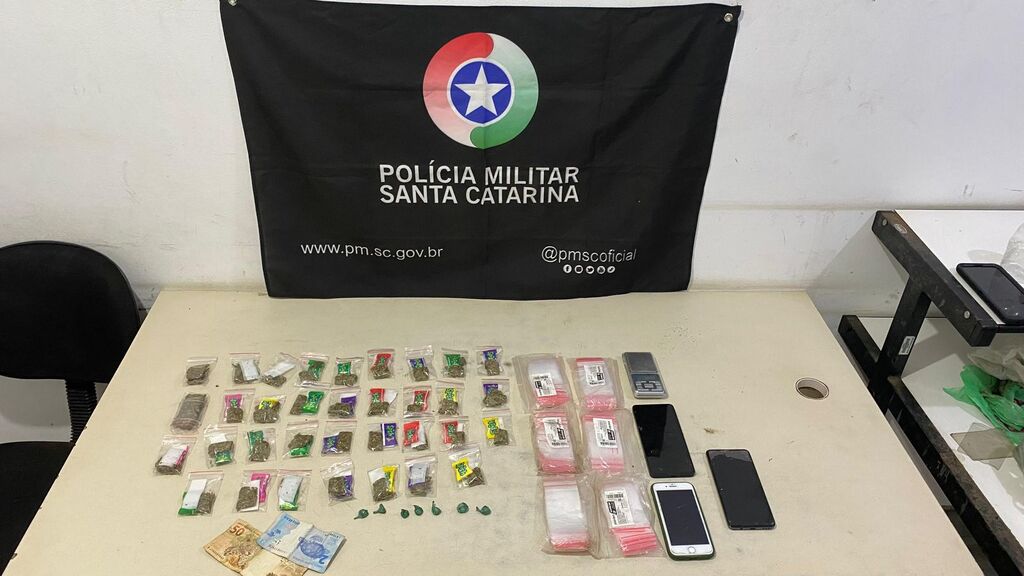 CASAL DE ADOLESCENTES É PRESO COM MAIS DE 100G DE MACONHA EM SÃO JOÃO DO SUL