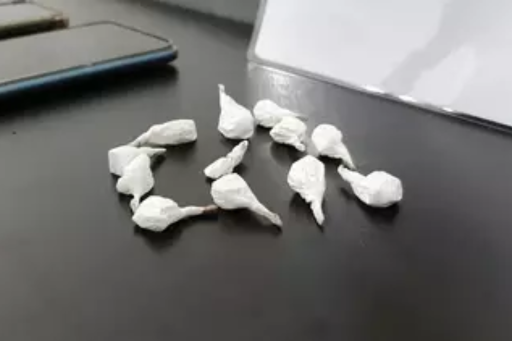 Imagem ilustrativa - Serviço de tele-entrega: mulher é presa por tráfico de drogas em Imbituba