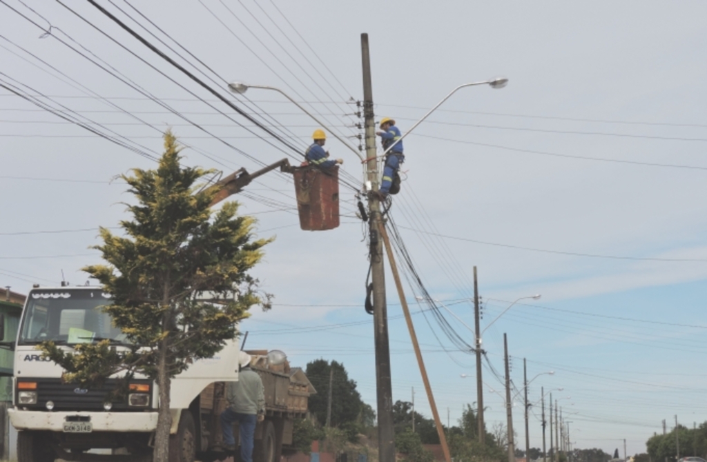 Programa Cidade Iluminada conclui mais duas ruas no Bairro São Francisco