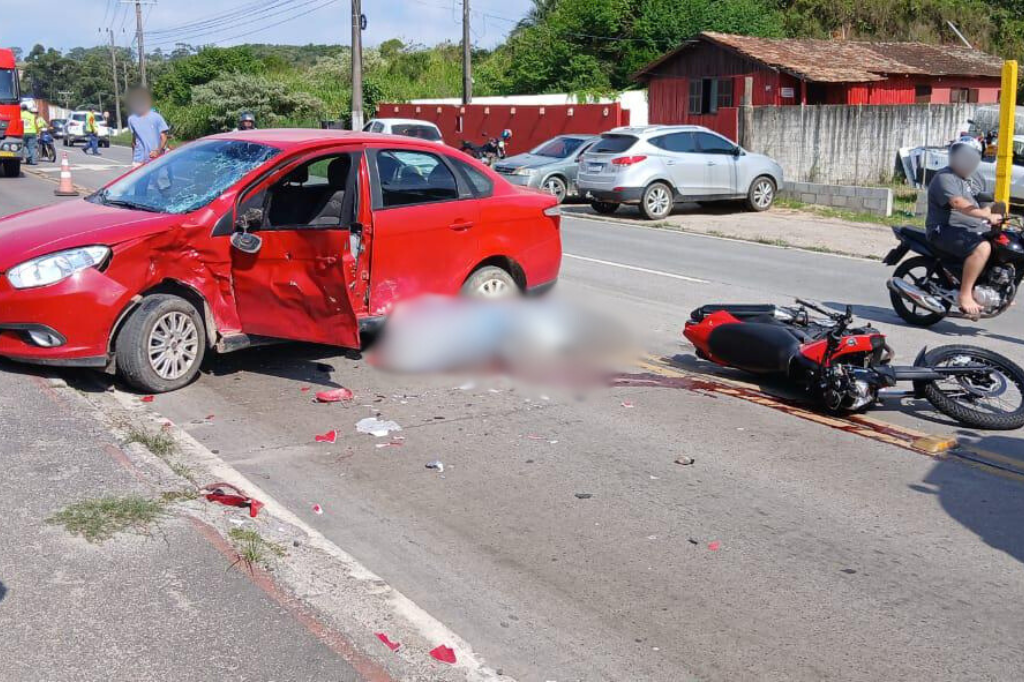 Imagem reprodução - Motociclista de 32 anos morre em grave acidente na Volta da Taboa, em Imbituba