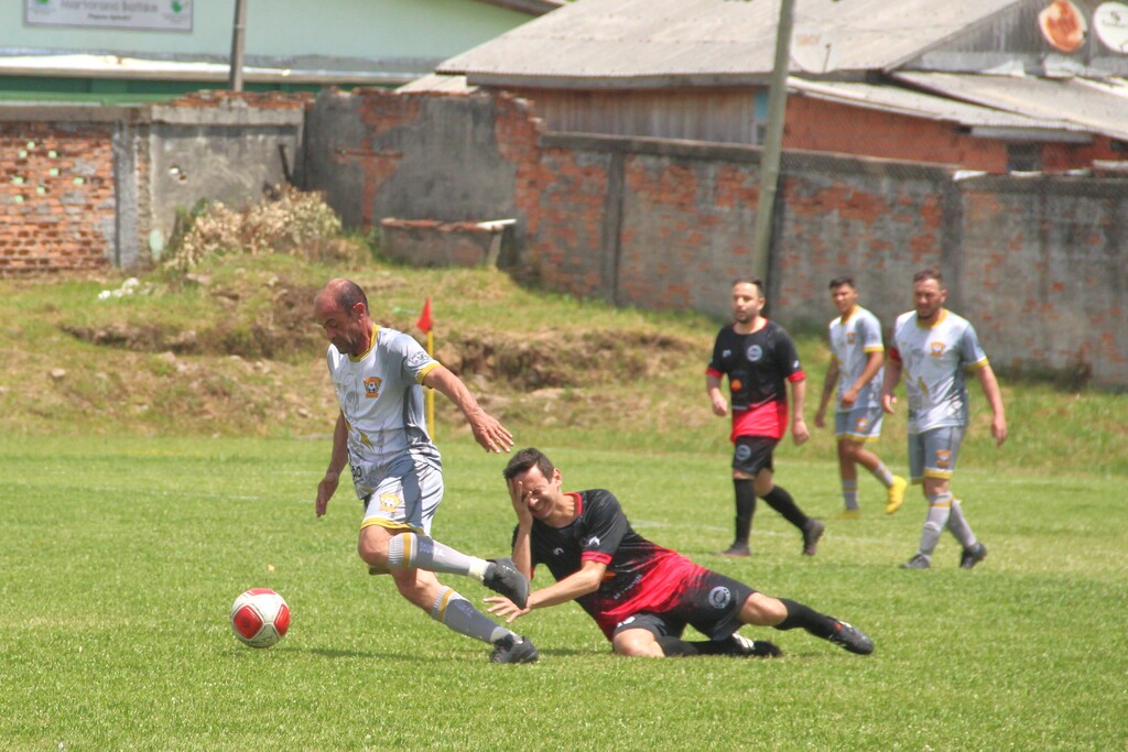 Futebol de campo movimenta a Cidade da Neve