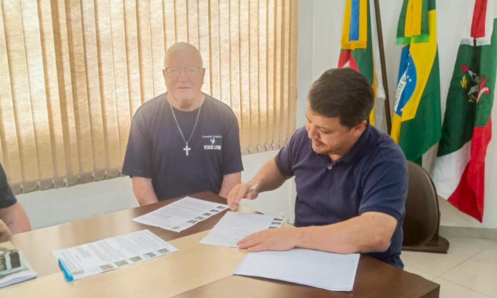 PREFEITURA DE PRAIA GRANDE RENOVA CONVÊNIO COM A COMUNIDADE TERAPÊUTICA VIVER LIVRE