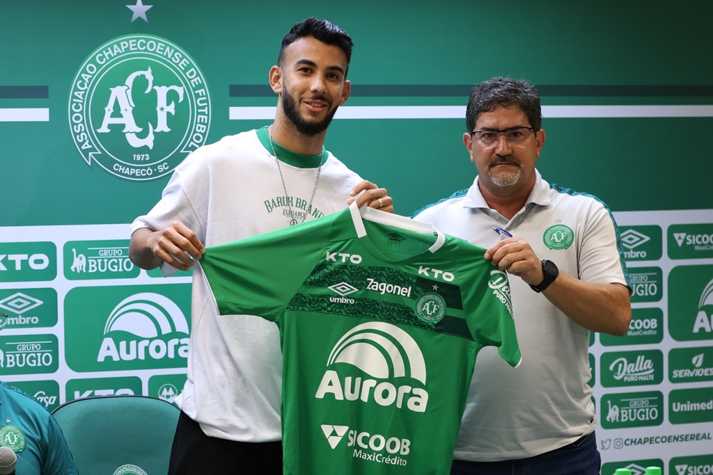 Atacante Getúlio é apresentado como novo reforço da Chapecoense