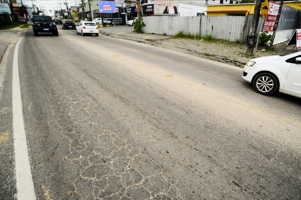 Secretaria de Infraestrutura inicia revitalização do asfalto no centro da cidade