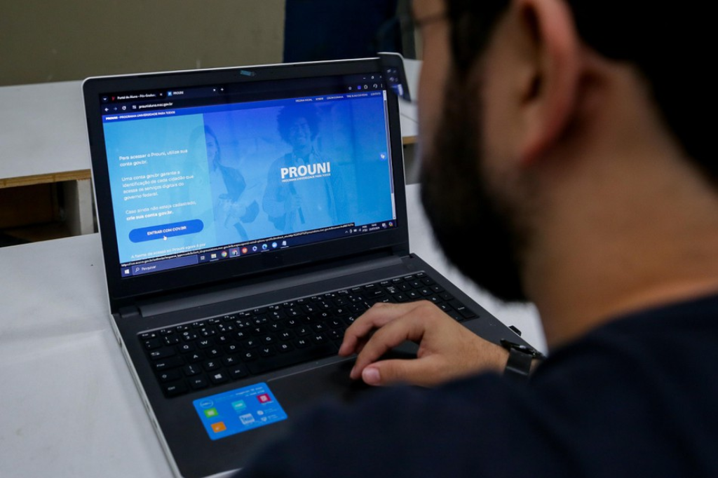 Prazo para inscrições no Prouni 2025 termina nesta terça-feira (28)