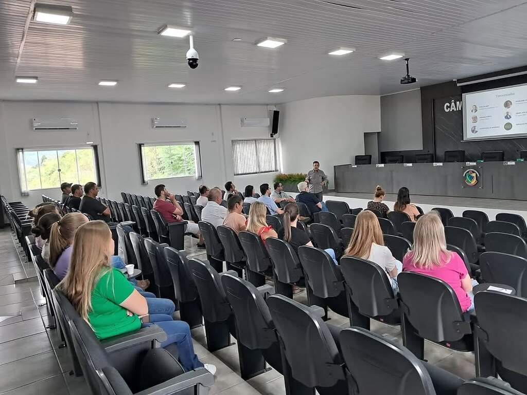 Equipe da AMOSC visita o prefeito Vanderlei Gallina de Sul Brasil