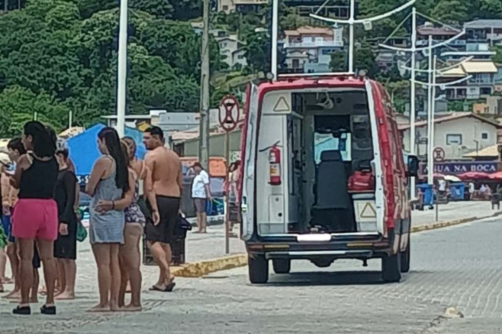 Corpo de Bombeiros atende ocorrência de queimadura de água-viva na Praia Central de Garopaba