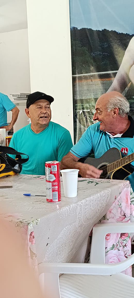 Amigos da época da Perdigão, na década de 1980, se reúnem para tradicional almoço e relembrar os bons tempos