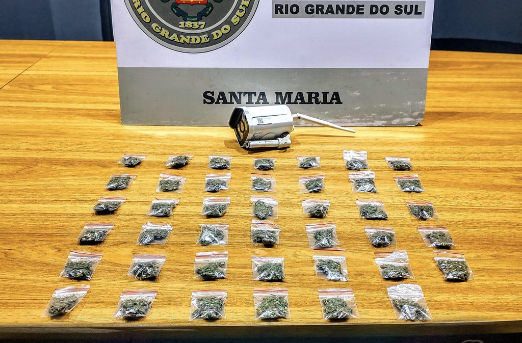 Jovem é preso por tráfico de drogas em Santa Maria