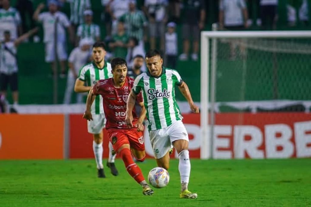 Guarany tem jogador expulso e perde aos 50 minutos do segundo tempo