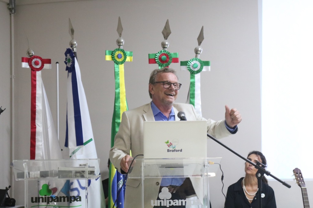 Prefeito Mainardi é homenageado na Unipampa