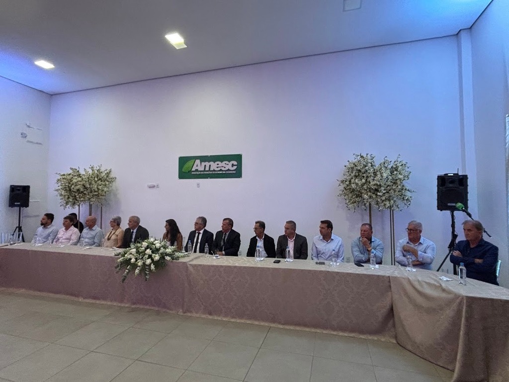 SOLENIDADE MARCA POSSE DA PREFEITA DE SOMBRIO GISLAINE CUNHA NA PRESIDÊNCIA DA AMESC