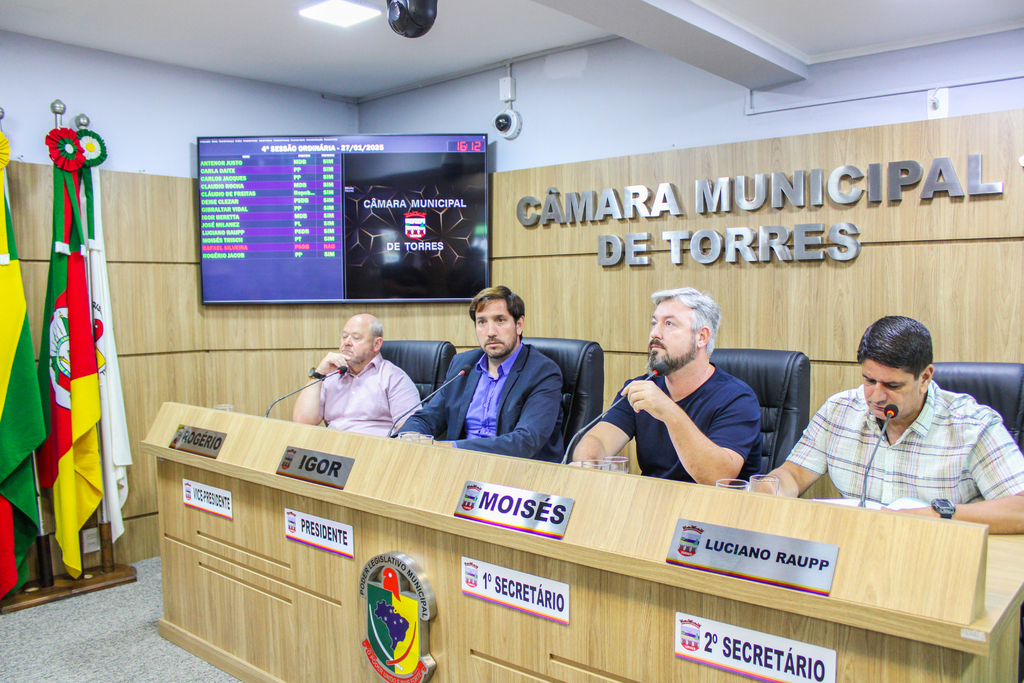 VEREADORES DE TORRES REALIZAM A ÚLTIMA SESSÃO ANTES DO RECESSO LEGISLATIVO