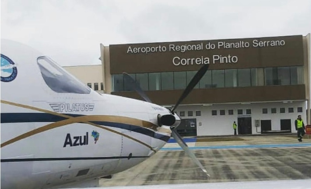 Governo de SC busca alternativas para saída da Azul de aeroportos do estado